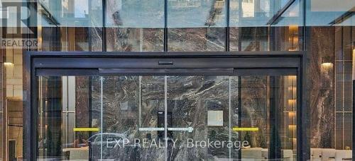 802 - 117 Broadway Avenue, Toronto, ON - Outdoor