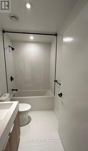 802 - 117 Broadway Avenue, Toronto, ON - Indoor Photo Showing Bathroom