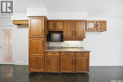1424 Faulkner Crescent, Saskatoon, SK - Indoor Photo Showing Kitchen