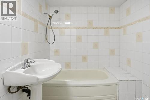 1424 Faulkner Crescent, Saskatoon, SK - Indoor Photo Showing Bathroom