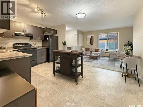 322 700 Battleford Trail, Swift Current, SK - Indoor Photo Showing Kitchen