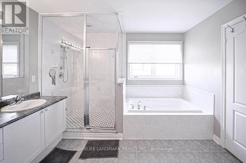 3565 Stonecutter Crescent, Mississauga, ON - Indoor Photo Showing Bathroom