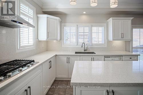 3565 Stonecutter Crescent, Mississauga, ON - Indoor Photo Showing Kitchen With Upgraded Kitchen