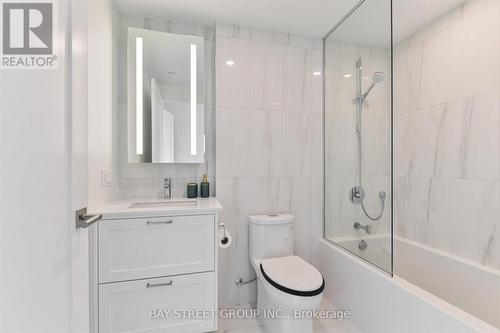 2707 - 30 Inn On The Park Drive, Toronto, ON - Indoor Photo Showing Bathroom