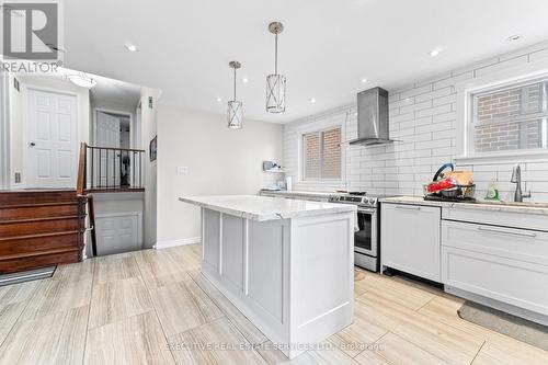 14 Albemarle Court, Brampton, ON - Indoor Photo Showing Kitchen With Upgraded Kitchen