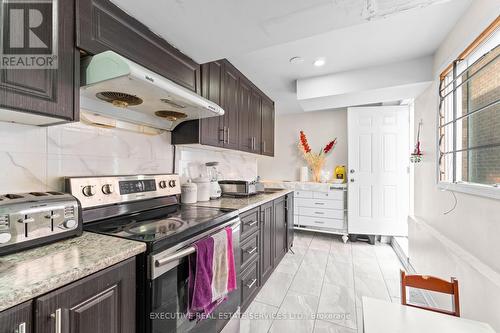 14 Albemarle Court, Brampton, ON - Indoor Photo Showing Kitchen