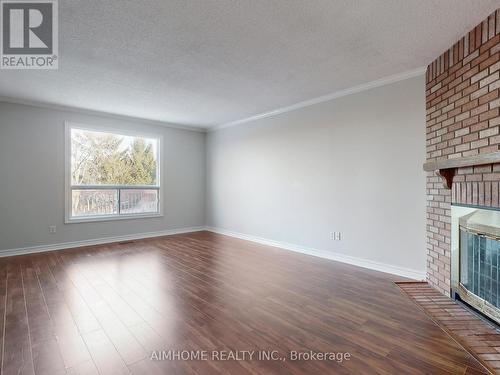 207 Kensit Avenue, Newmarket, ON - Indoor With Fireplace