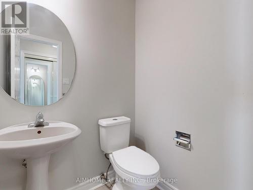 207 Kensit Avenue, Newmarket, ON - Indoor Photo Showing Bathroom