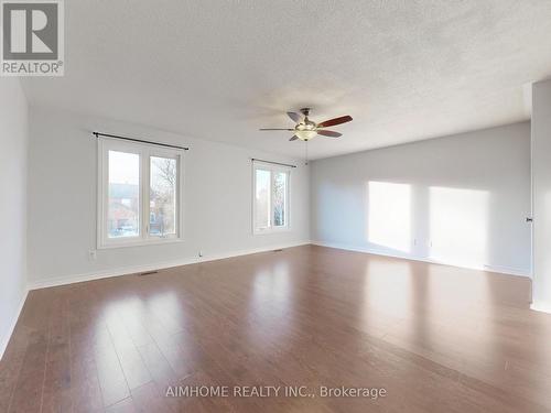 207 Kensit Avenue, Newmarket, ON - Indoor Photo Showing Other Room