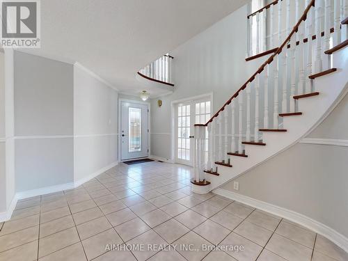 207 Kensit Avenue, Newmarket, ON - Indoor Photo Showing Other Room