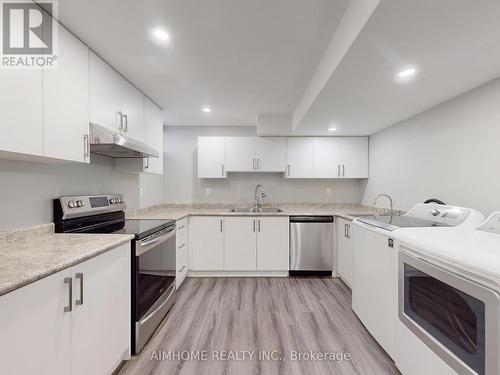 207 Kensit Avenue, Newmarket, ON - Indoor Photo Showing Kitchen With Double Sink