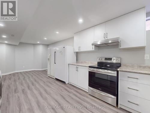 207 Kensit Avenue, Newmarket, ON - Indoor Photo Showing Kitchen