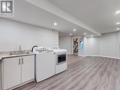 207 Kensit Avenue, Newmarket, ON - Indoor Photo Showing Laundry Room