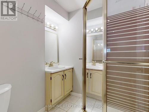 207 Kensit Avenue, Newmarket, ON - Indoor Photo Showing Bathroom