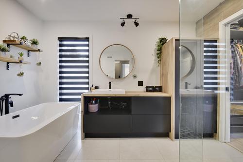 Salle de bains attenante à la CCP - 42 Mtée De La Pointe-Aux-Sables, Cap-Santé, QC - Indoor Photo Showing Bathroom