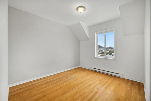 Bedroom - 339 Rue Ste-Marie, Sainte-Marthe-Sur-Le-Lac, QC - Indoor Photo Showing Other Room
