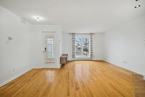 Living room - 339 Rue Ste-Marie, Sainte-Marthe-Sur-Le-Lac, QC - Indoor Photo Showing Other Room