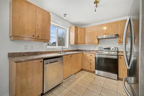 Kitchen - 339 Rue Ste-Marie, Sainte-Marthe-Sur-Le-Lac, QC - Indoor Photo Showing Kitchen With Double Sink