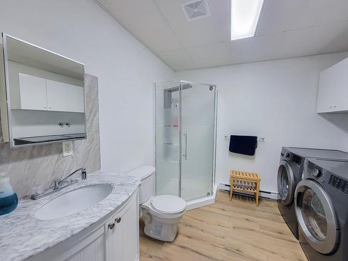 Bathroom - 312 Rue Mary, Lachute, QC - Indoor Photo Showing Laundry Room