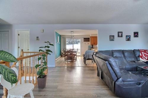 Vue d'ensemble - 328 6E Rang N., Saint-Honoré-De-Shenley, QC - Indoor Photo Showing Living Room