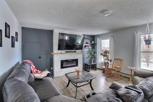 Salon - 328 6E Rang N., Saint-Honoré-De-Shenley, QC - Indoor Photo Showing Living Room With Fireplace
