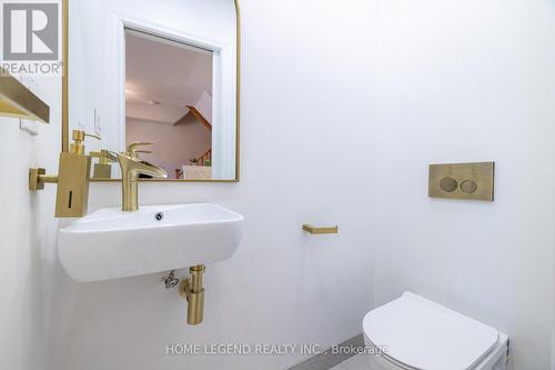 123 Bravo Lane, Newmarket, ON - Indoor Photo Showing Bathroom