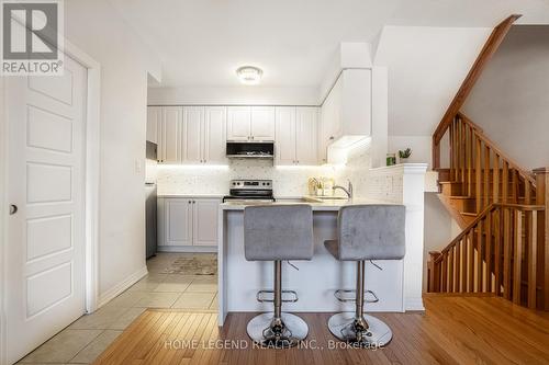 123 Bravo Lane, Newmarket, ON - Indoor Photo Showing Kitchen With Upgraded Kitchen