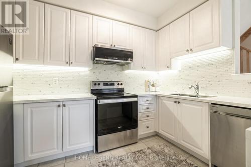 123 Bravo Lane, Newmarket, ON - Indoor Photo Showing Kitchen With Stainless Steel Kitchen With Double Sink With Upgraded Kitchen