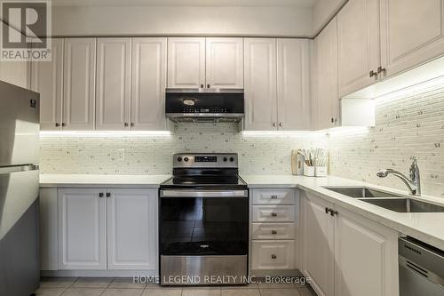 123 Bravo Lane, Newmarket, ON - Indoor Photo Showing Kitchen With Stainless Steel Kitchen With Double Sink With Upgraded Kitchen