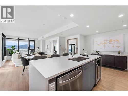 3699 Capozzi Road Unit# 1007, Kelowna, BC - Indoor Photo Showing Kitchen