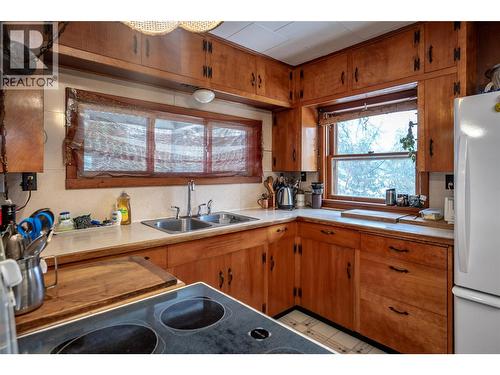 8927 Koehle Road, Kaslo, BC - Indoor Photo Showing Kitchen With Double Sink