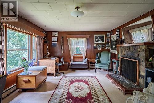 8927 Koehle Road, Kaslo, BC - Indoor Photo Showing Living Room With Fireplace