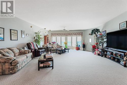 1834 Tiny Beaches Road S, Tiny, ON - Indoor Photo Showing Living Room