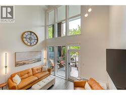 Tremendous 18 foot ceilings! - 