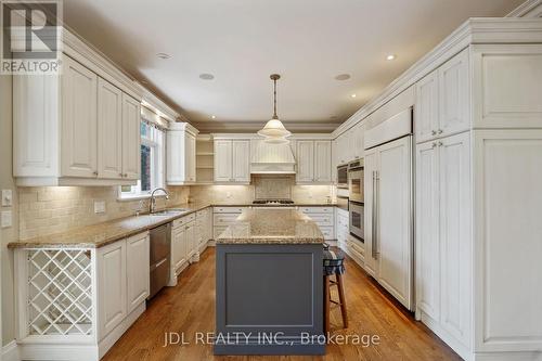 1283 Lindburgh Court, Mississauga, ON - Indoor Photo Showing Kitchen With Upgraded Kitchen
