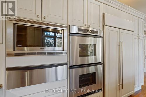 1283 Lindburgh Court, Mississauga, ON - Indoor Photo Showing Kitchen