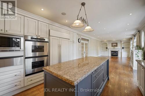 1283 Lindburgh Court, Mississauga, ON - Indoor Photo Showing Kitchen With Upgraded Kitchen