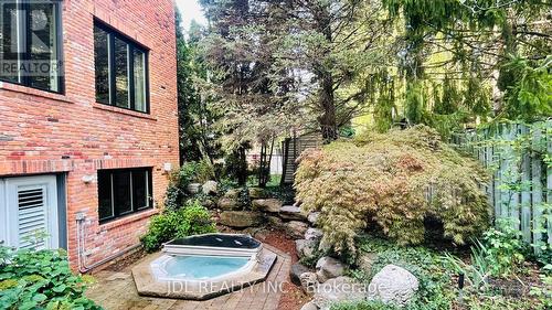 1283 Lindburgh Court, Mississauga, ON - Outdoor