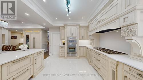 16 Crescentview Road, Richmond Hill, ON - Indoor Photo Showing Kitchen With Upgraded Kitchen