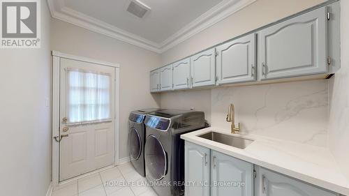 16 Crescentview Road, Richmond Hill, ON - Indoor Photo Showing Laundry Room