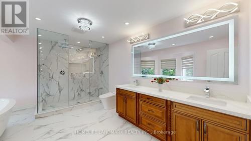 16 Crescentview Road, Richmond Hill, ON - Indoor Photo Showing Bathroom