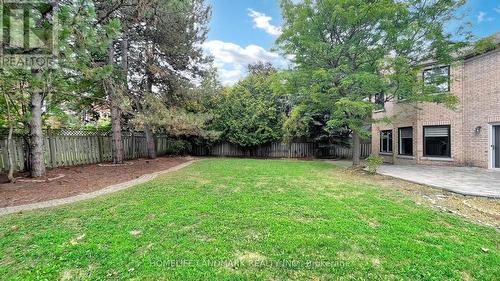 16 Crescentview Road, Richmond Hill, ON - Outdoor