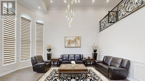 16 Crescentview Road, Richmond Hill, ON - Indoor Photo Showing Living Room