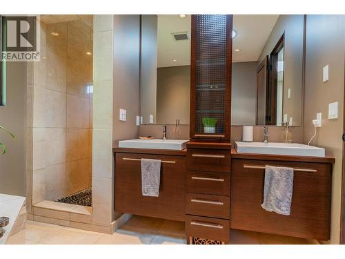 59 Johnstone Road, Nelson, BC - Indoor Photo Showing Bathroom