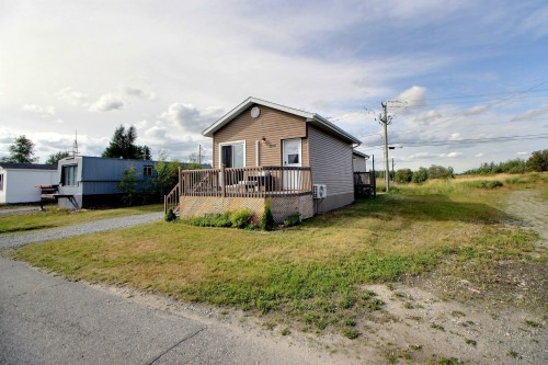 Front of Structure - 200 Av. Douay, Amos, QC - Outdoor