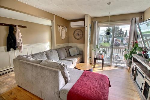 Salon - 200 Av. Douay, Amos, QC - Indoor Photo Showing Living Room
