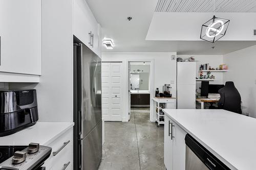 Cuisine - 202-7345 Boul. St-Laurent, Montréal (Villeray/Saint-Michel/Parc-Extension), QC - Indoor Photo Showing Kitchen