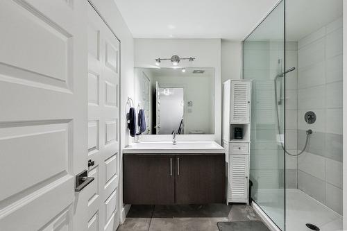 Salle de bains - 202-7345 Boul. St-Laurent, Montréal (Villeray/Saint-Michel/Parc-Extension), QC - Indoor Photo Showing Bathroom