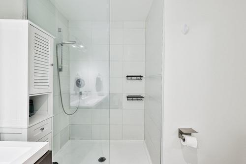 Salle de bains - 202-7345 Boul. St-Laurent, Montréal (Villeray/Saint-Michel/Parc-Extension), QC - Indoor Photo Showing Bathroom