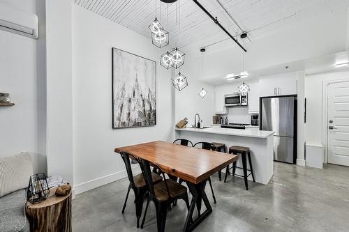 Salle à manger - 202-7345 Boul. St-Laurent, Montréal (Villeray/Saint-Michel/Parc-Extension), QC - Indoor